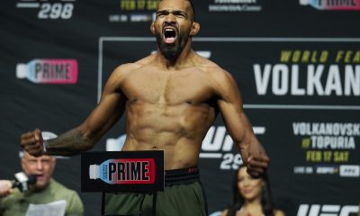 Brendson Ribeiro na pesagem cerimonial do UFC 298.